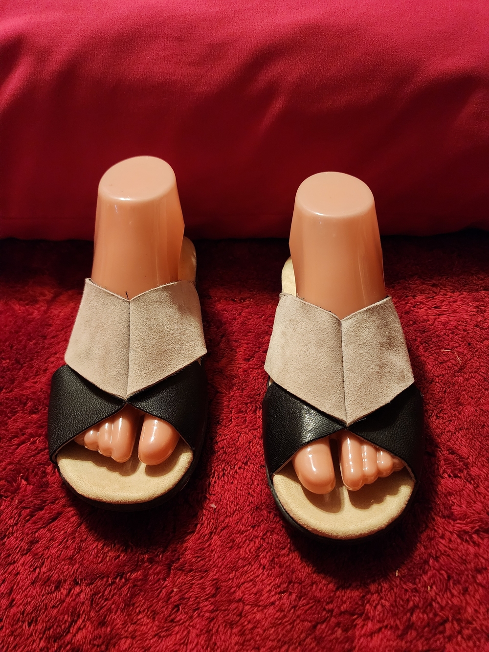 Jambu Women's Two-Tone Slide Sandals in Black and Beige
